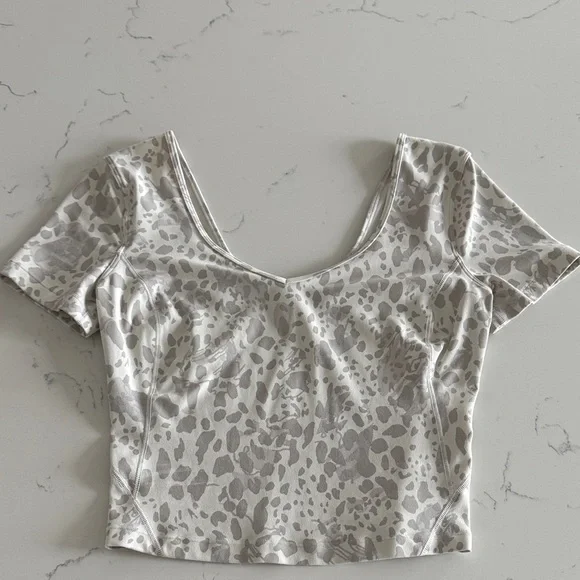 Lululemon Align Top - Snow Leopard Print Soft Grey/White Cropped Fit XS/4 - Picture 3 of 5